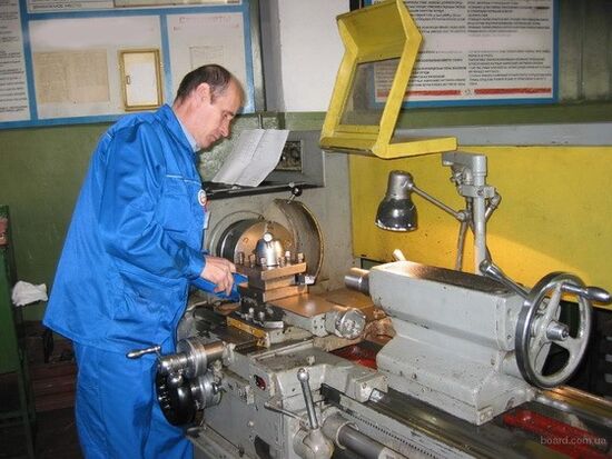 Жатырлы омыртқалардың артрозы мойынның шамадан тыс штаммының арқасында дамиды